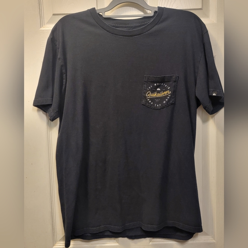 Quiksilver Surf Co. The Mountain & The Wave T Shirt With Pocket Size Large